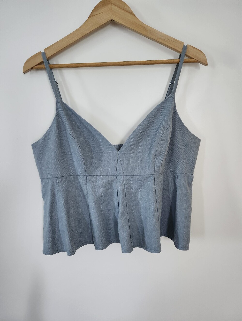 BCBGMAXAZRIA Women's Size Large Dusty Blue Peplum Cami Top - Picture 2 of 10